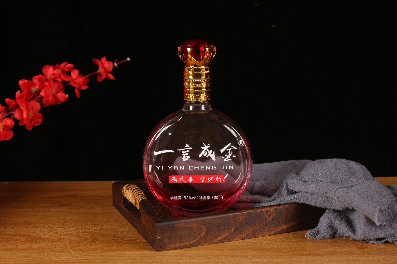 一言成金，品味传承 浓香型白酒代加工与简装贴牌全解析