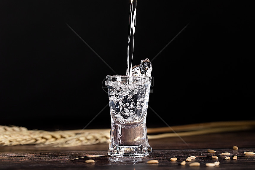 光影中的醇香 白酒拍摄的艺术与技术